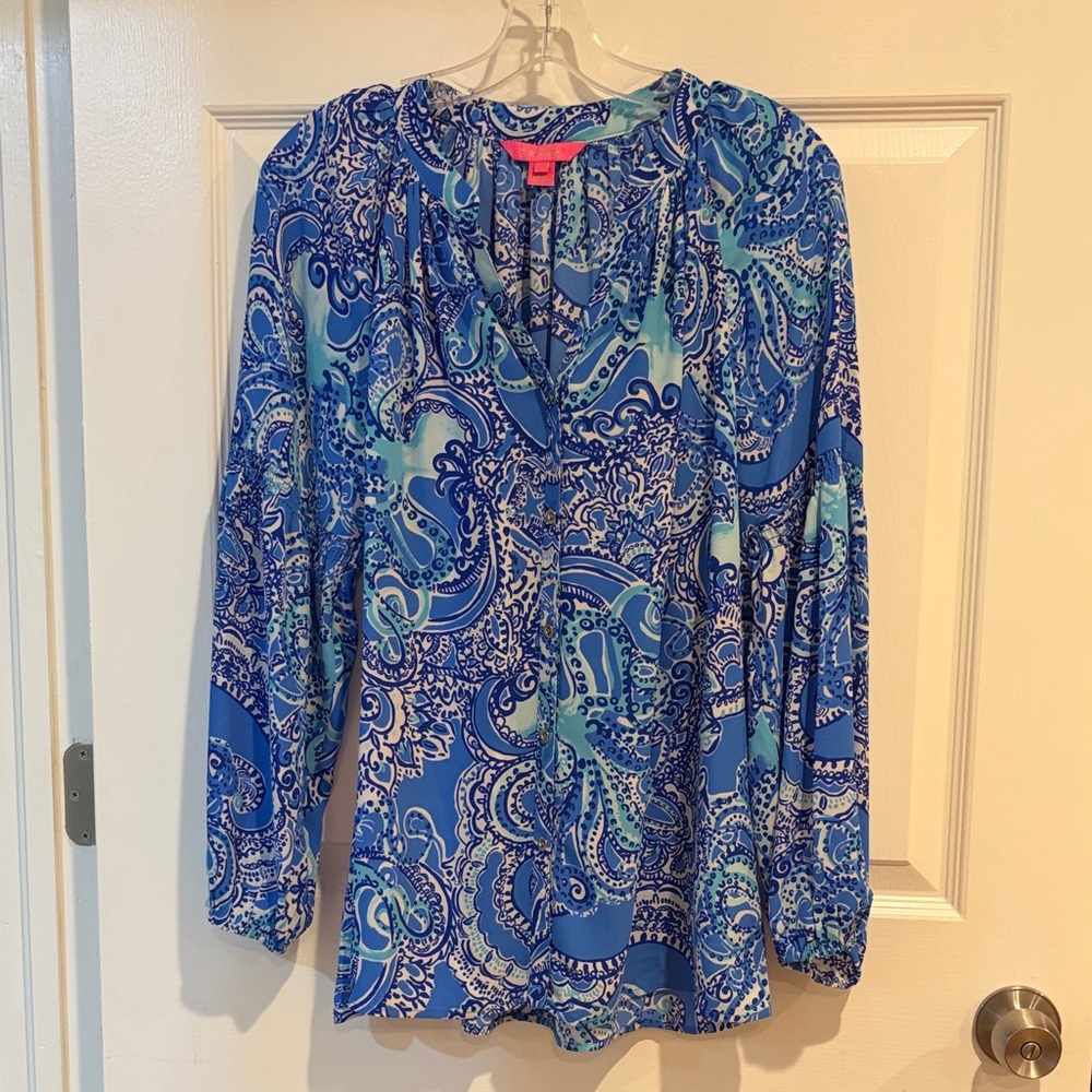 Lilly Pulitzer Size M Anela Top Coastal Blue Legga Sea
Like new
